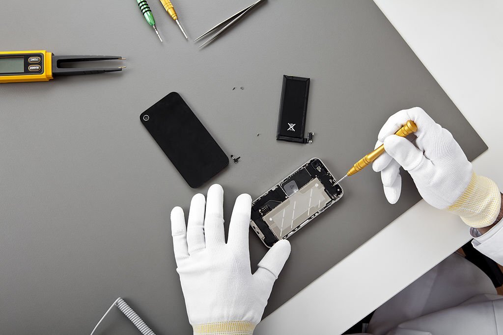 Phone repairing image