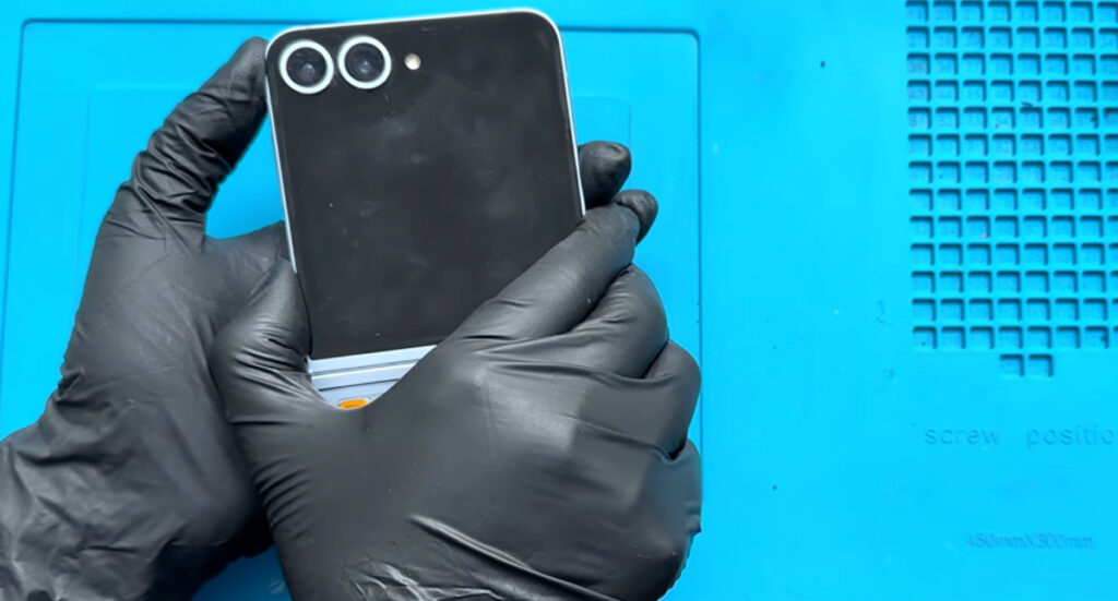 Z flip phone repair in Chilliwack 